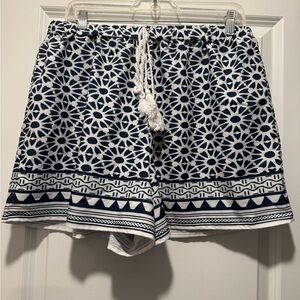 Women's Navy and White Patterned Drawstring Shorts size 1XL